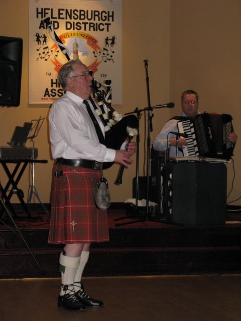 Our resident piper, Bruce Shearlaw starts the night off. Our resident piper, Bruce Shearlaw starts the night off.